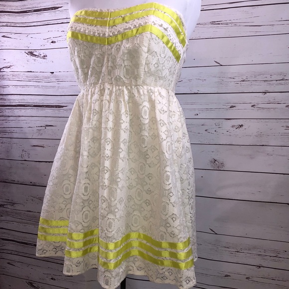 Flying Tomato White & Yellow Lace Strapless Dress - Picture 1 of 6